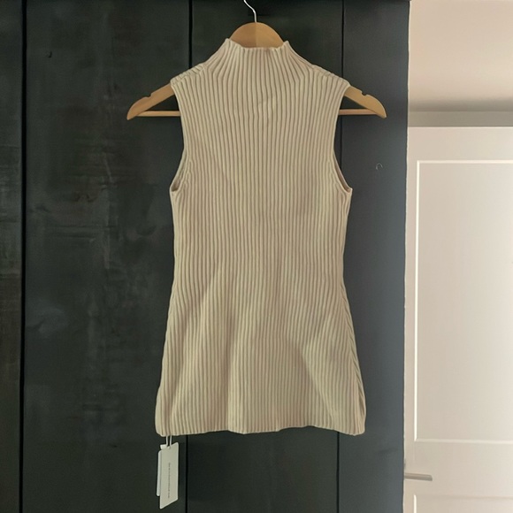 Minimalist Mock Neck Rib Tank Top - Medium - Picture 2 of 3